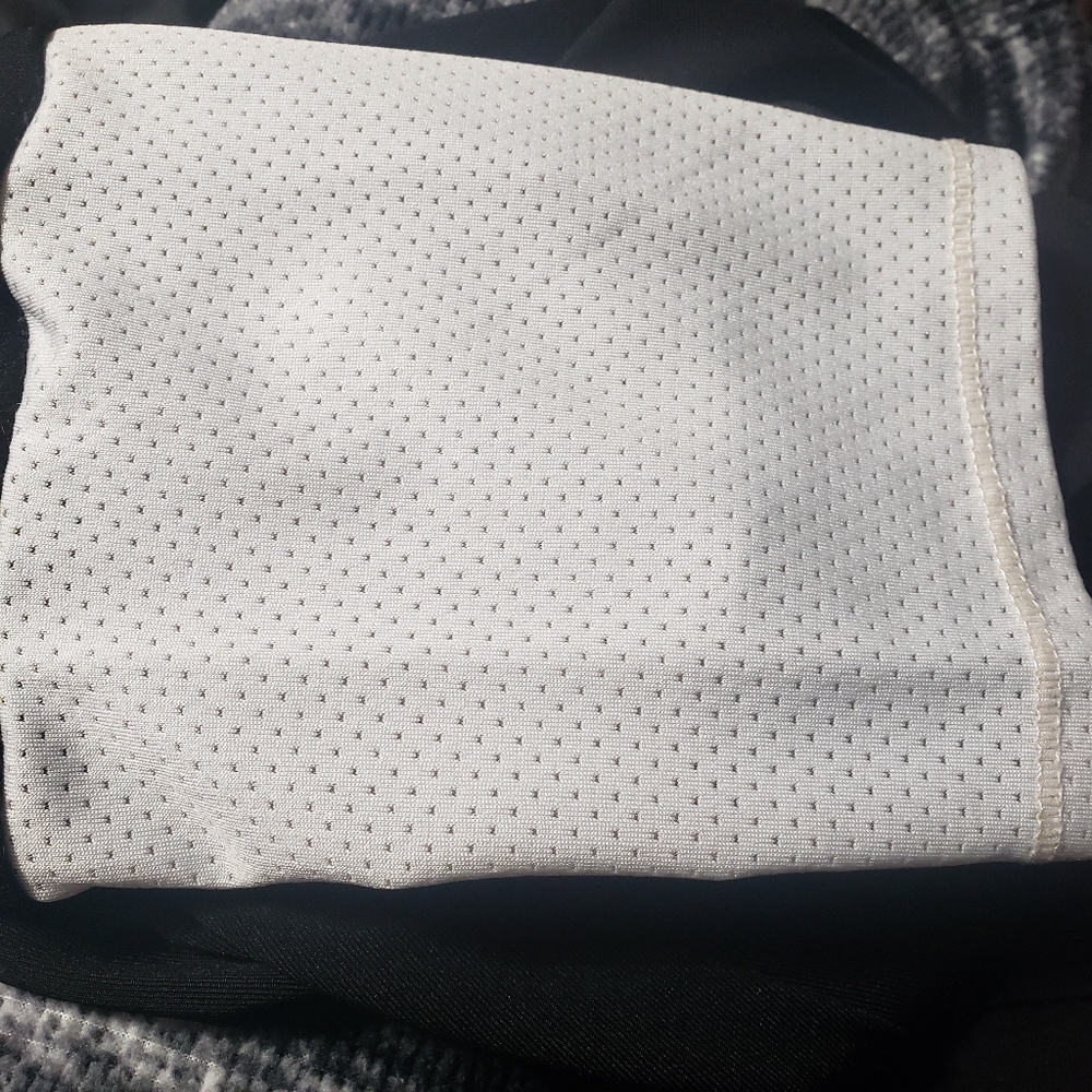Poof! Performance Sz S Capri Leggings - Picture 9 of 9